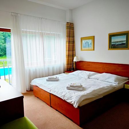Hotel Bazant Karlovy Vary Ngoại thất bức ảnh